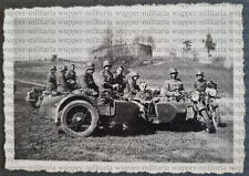 Foto 2WK mehrere Motorräder Krad Beiwagen Stahlhelm A021-137