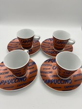 Kaffeetassen mit Untertassen