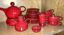 Weinrotes Kaffee/Tee Service