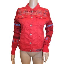 Jeansjacke rot mit Verzierung