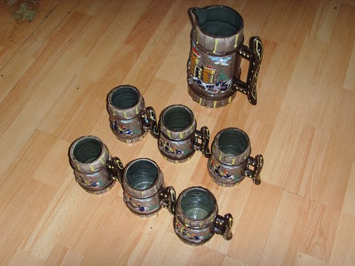 Bierkrug mit tassen meeres - tassen,