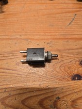 0015450211  Schalter für die