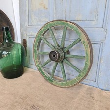 B7093 Massives, altes Wagenrad