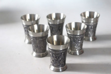 6 kleine Schnapsbecher aus