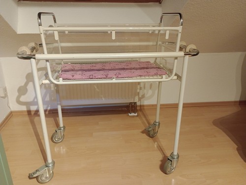 Altes babybett krankenhaus - altes,