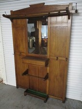 Breite Flurgarderobe aus