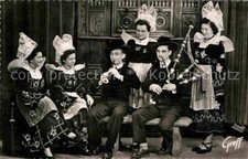 12754329 Concarneau Finistere Cercle Celtique Sonneurs de biniou et bombarde Coi