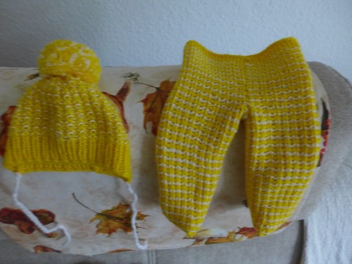 Drei teile puppenkleidung - drei,