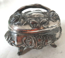 Antike versilberte Deckeldose Rosenblüten sehr dekorativ Rosen-Reliefdekor J484