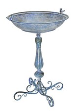 Ein Vogeltränke aus Eisen –