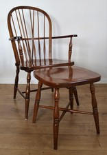 Antikes Paar Windsor Armlehnsessel und Hocker, Kirschbaumholz, um 1880