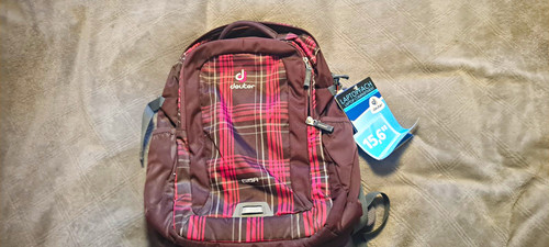 Mädchen deuter giga - mädchen, rucksack