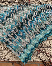 UNIKAT Dreieckstuch Tuch Handarbeit gestrickt NEU Wellenmuster Farbverlauf