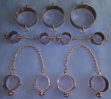 KUB 0902 Fesseln aus rostfreiem Stahl / stainless steel cuffs