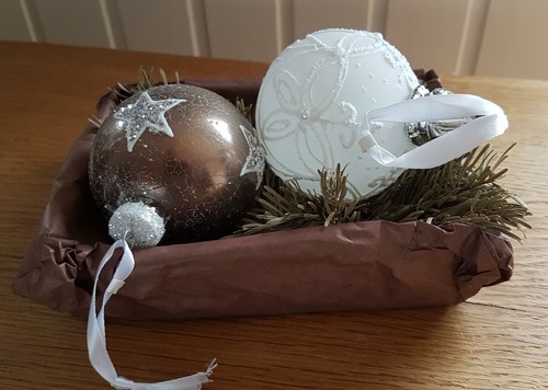 Christbaumkugeln im - 2,