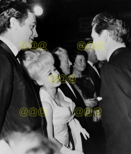 Foto barbara windsor james - foto,