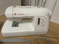 Singer Futura XL-580 Näh- und Stickmaschine