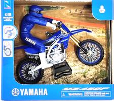 Yamaha YZF450 Spielzeugmodell mit Motocross Fahrer New Ray Maßstab 1:12