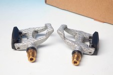 Pedale Gewidmet Weiss L Eine