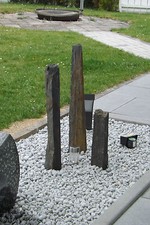 3 kleine Schiefer Stelen als