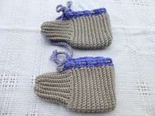 Bettschuhe Bettschuhchen 1 Paar  DDR Handarbeit beige flieder gehäkelt - Vintage