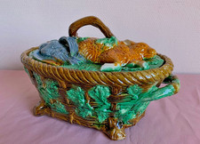 Wildterrine Majolika im Minton Stil Oval farbig plastisches Dekor Wild Geflügel 