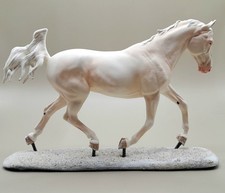 Allicanto Resin, Cremello
