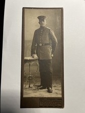 Altes Foto Kunst Silbergelatine Mann Uniform auf Karton 12 X 5 cm