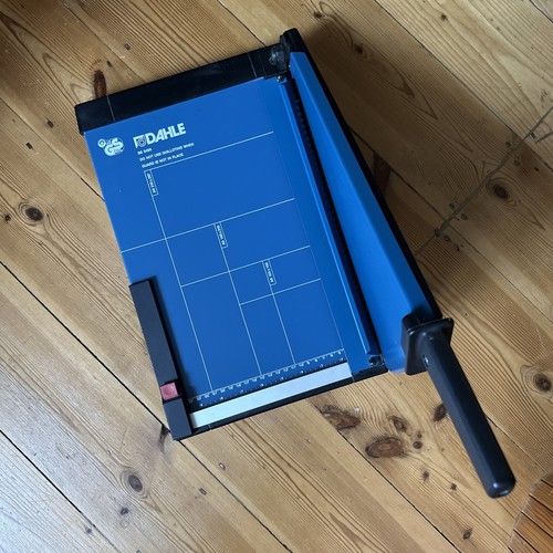 Dahle 560 guillotine blau - 560,