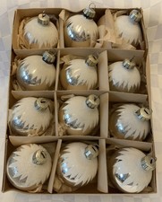 Alte Christbaumkugeln Baumbehang Christbaumschmuck Glas DDR silber mit Schnee