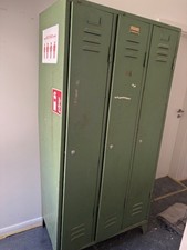 Alter 3er Spind grün Metall