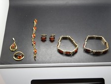 Alte vergoldete Schmuckteile mit Bernstein