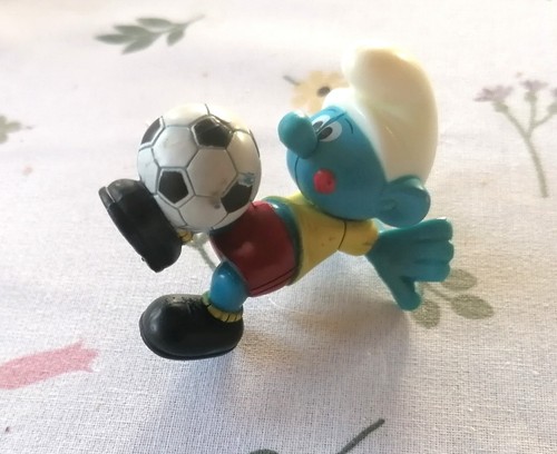 Schlumpf figur peyo - schlumpf, fußball