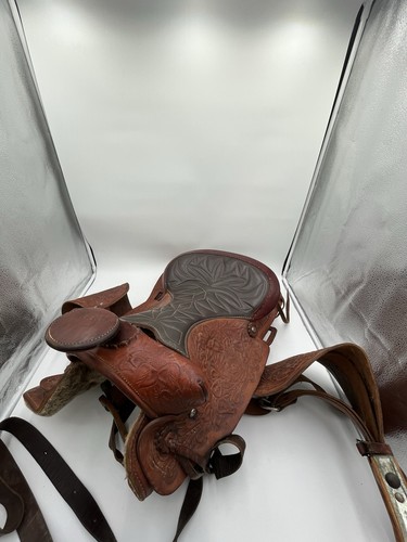 Vintage leather trail - trail, saddle