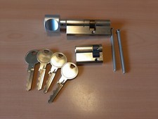 2 Gleichschließende Zylinder aus CES Anlage, 4 Schlüssel, siehe Text