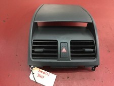 Fiat Sedici 1.9 D Zwei Luftduschen mit Verkleidung Abdeckung über Digitaluhr 