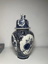 Große Prunkvase / Deckelvase