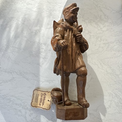 Handgeschnitzte holzfiguren - handgeschnitzte,