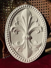 Stucco Centre -  klassische Lilie 101-389B aus Beton Fassadenstuck 40x 30 cm