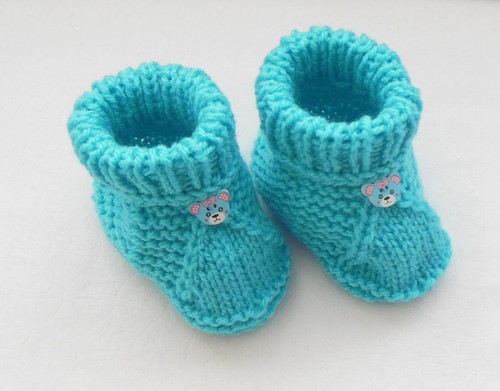 Handgestrickte babyschuhe - handgestrickte,