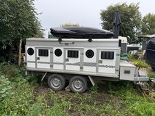 Thermohundeanhänger mit 6 Boxen Firma WTF