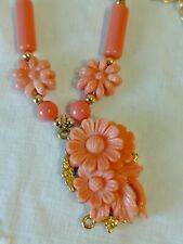 Alter Schmuck. Korallenkette