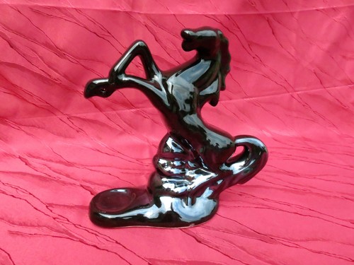 Figur schwarzes pferd hengst - figur,
