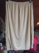 Unterrock Gr.44,Halbrock mit Schlitz und Spitze unten,beige