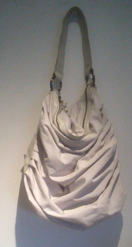 Beige beuteltasche mit breiten - beige,