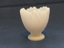 Eierbecher aus weißem