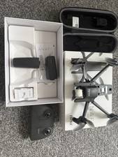 Parrot Anafi mit zwei Akku und ladegerät mit Kabeln. gebraucht.