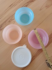 Tupperware 3 Kleine Runde Dosen,  ein Deckel,  gebraucht , s. Fotos