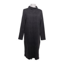 Charles Robertson, Kleid