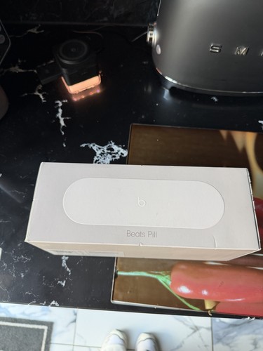 Beats pill kim - beats, kardashian